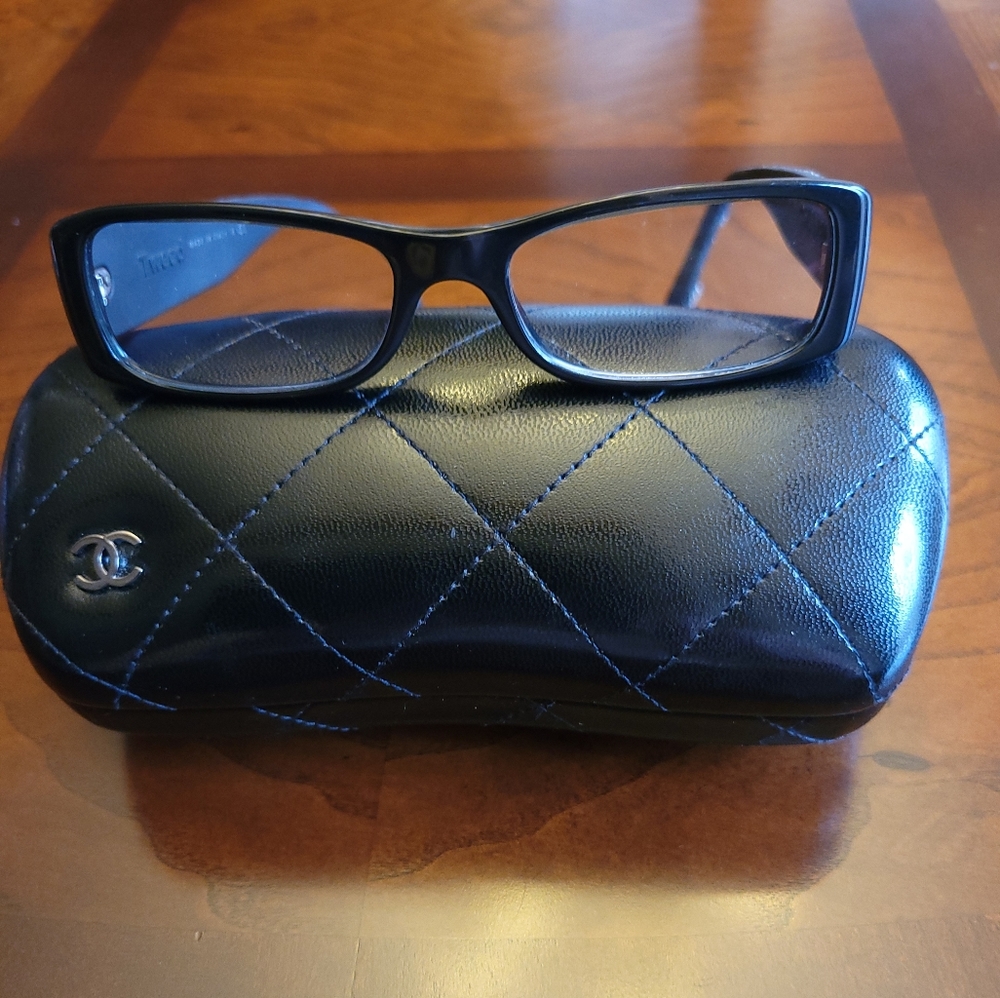 CHANEL GLASSES WITH CASE